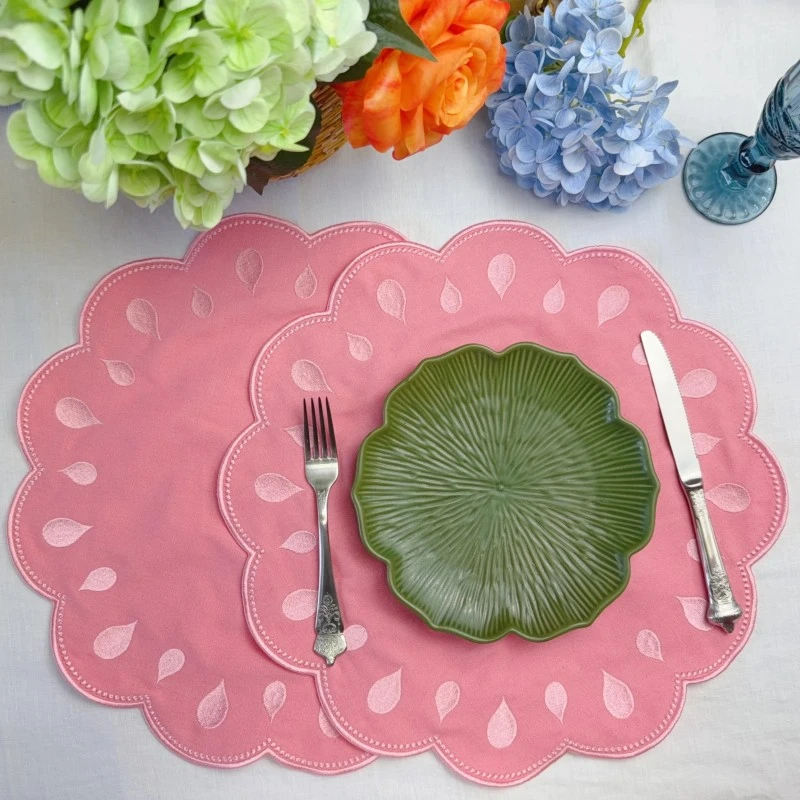 Custom Embroidery Border Placemat and Napkin Sets High Quality Cotton Scallop Border Trays for Bar Home